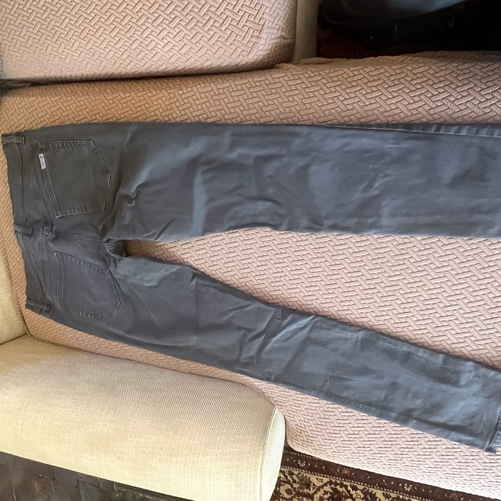Men’s Joe’s Jeans blue gray color. Waist 33 “ inseam 32”. Great condition
